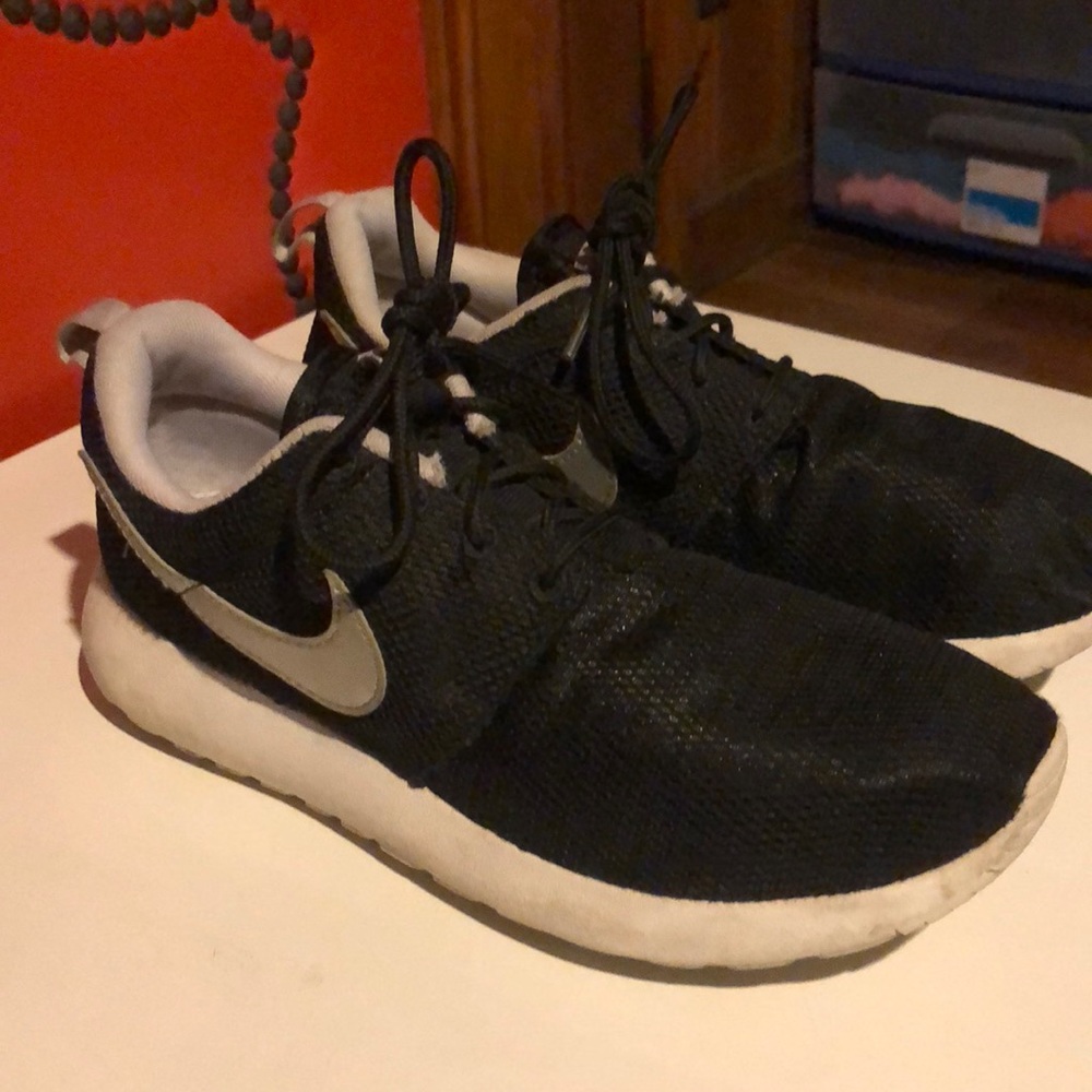 Black Roshe Run